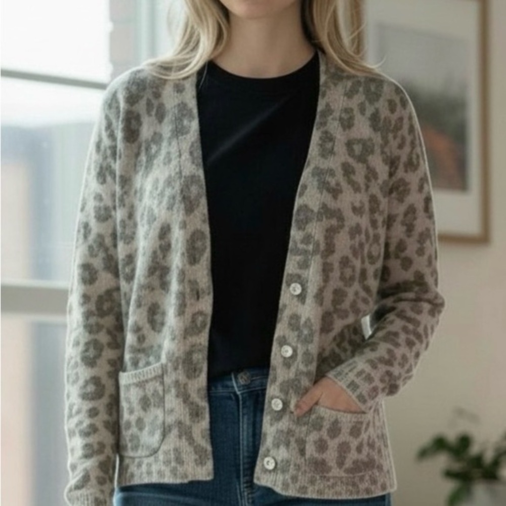 Leopard Print Fuzzy Knit Button Front Cardigan Sweater Women’s Medium